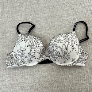 Victoria's Secret Very Sexy Black and White Padded Bra